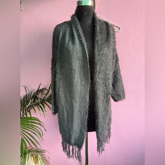 Faux fur korean shrug FIXED FIXED FIXED NO OFFERS PLZ❌ - Picture 9 of 11